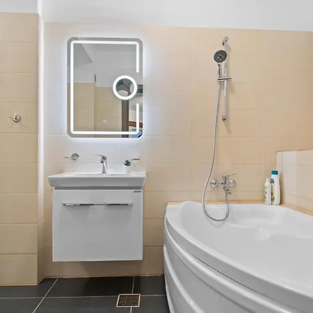 Chic In The Heart Of - Walk To Old Town Bucharest