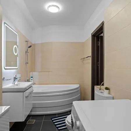 Chic In The Heart Of - Walk To Old Town Apartment