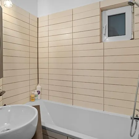 Chic In The Heart Of - Walk To Old Town Apartment *