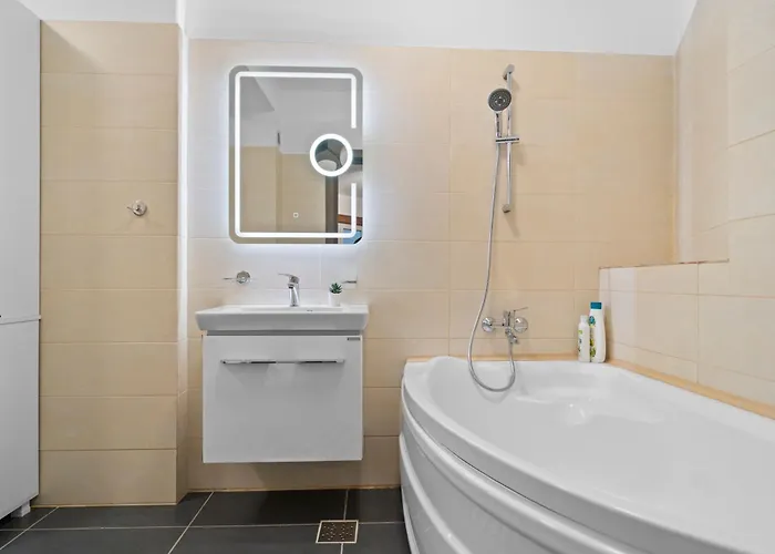 Chic In The Heart Of - Walk To Old Town Bucureşti