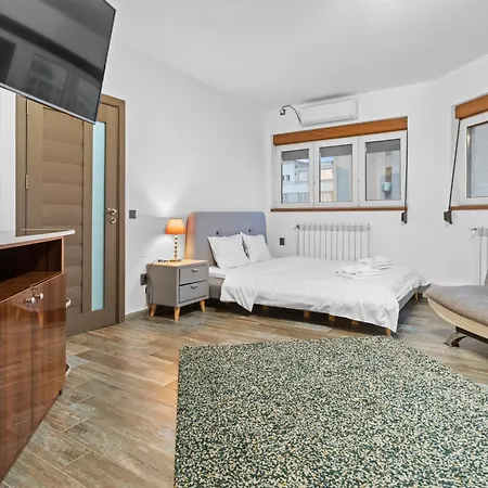 Chic In The Heart Of - Walk To Old Town Apartament *