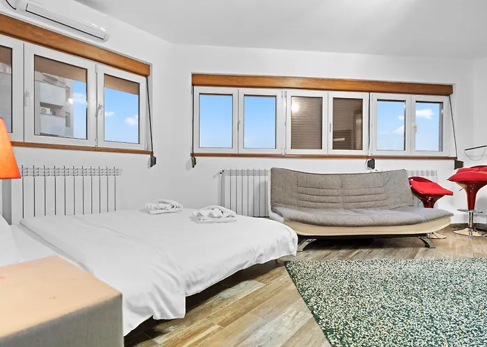 Chic In The Heart Of - Walk To Old Town Apartman *